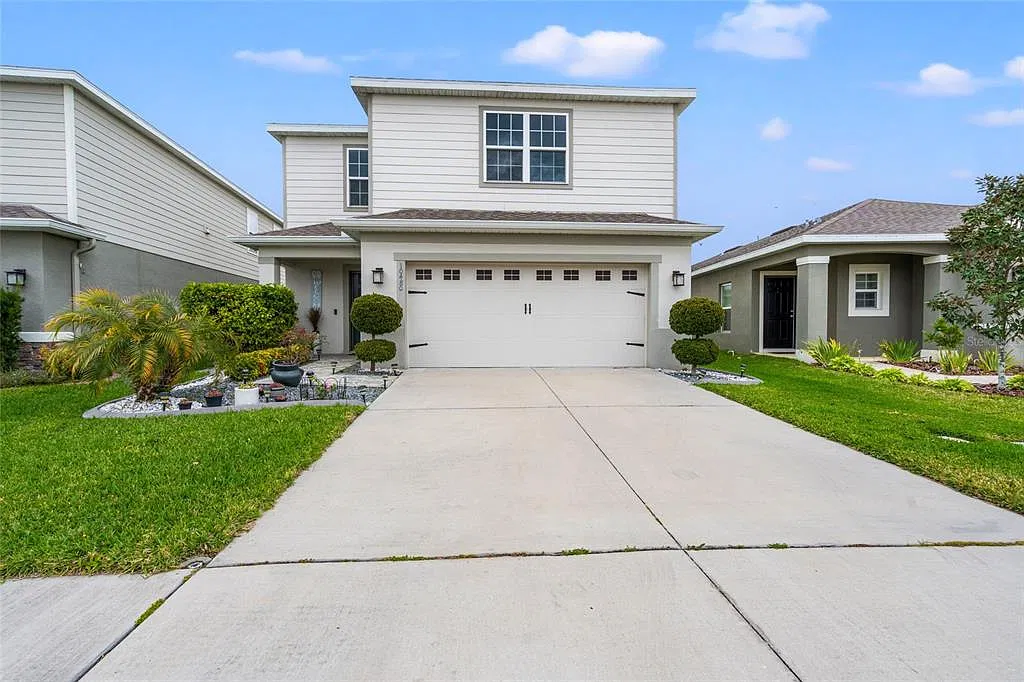 4 bed, 2.5 bath, 2169 sqft, $2,975 — Photo 2