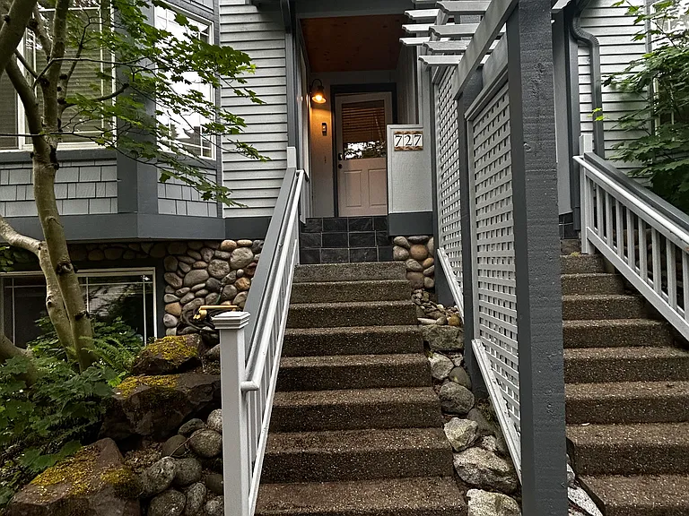 727 N 43rd St — Photo 2