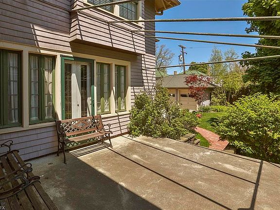 3rd image of 10100 Edgewater Dr