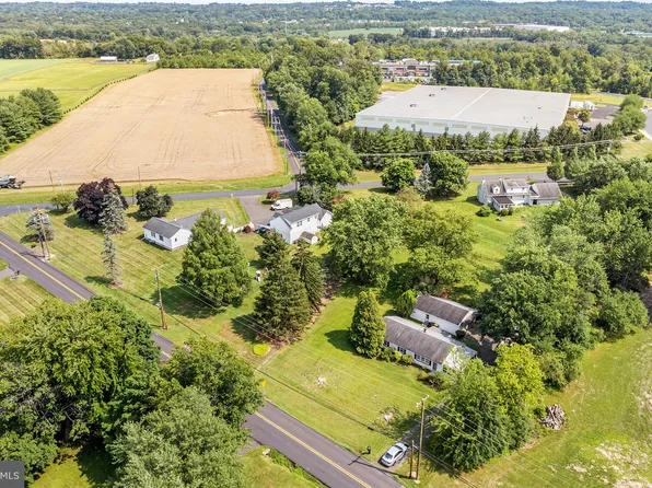 161 New Galena Rd, Line Lexington, PA 18932