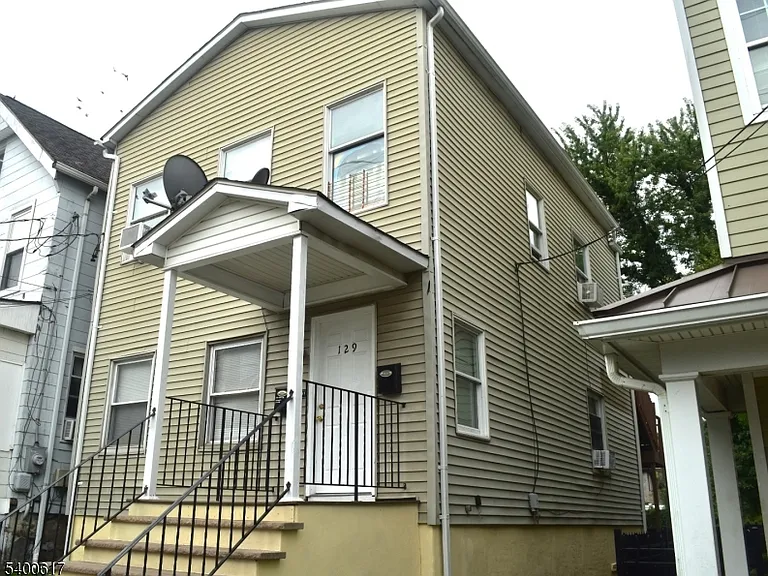 129 Central Pl #2 — Photo 3