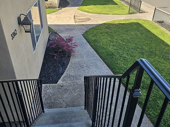 4th image of 3343 Lerwick Rd #2