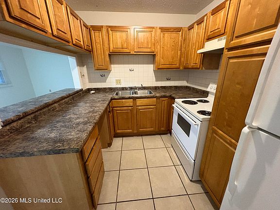 4th image of 511 32nd St APT 26