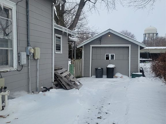3rd image of 510 6th Ave E