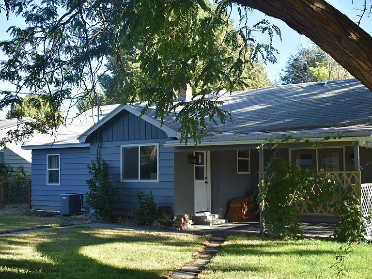 535 E Hanthorn Ave — Photo 3