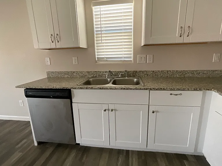 2405 Village Dr — Photo 24