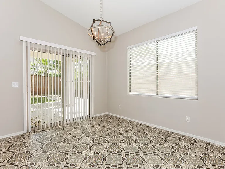 4101 S Vineyard Ave — Photo 5