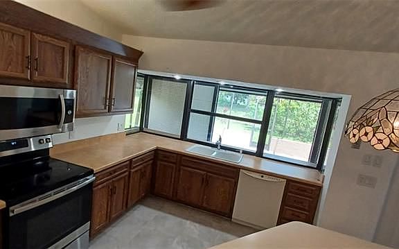 2nd image of 2571 SE Westmoreland Blvd
