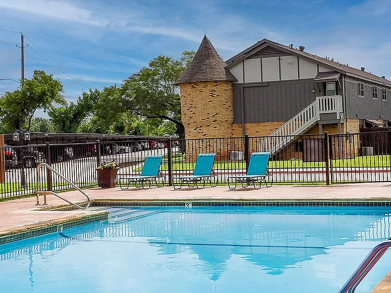 Community Pool On-Site!