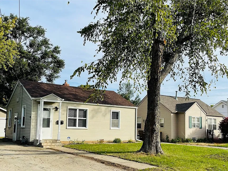 11 Grand Ave
