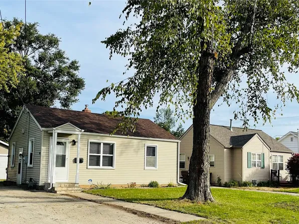 11 Grand Ave, Loves Park, IL 61111