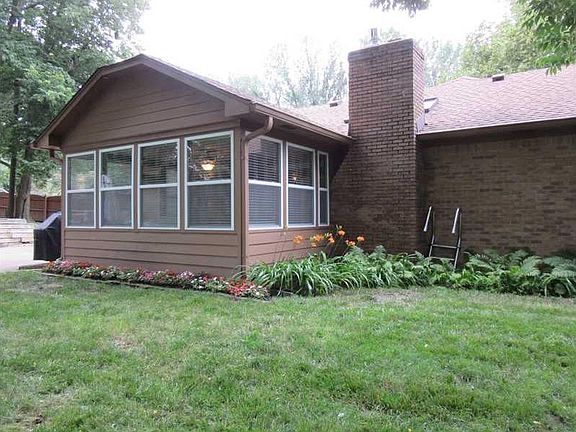 3rd image of 908 W Oakwood Dr