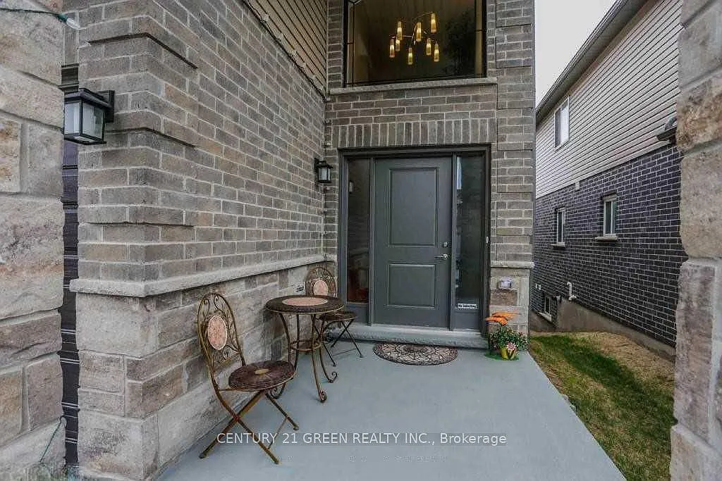 4 bed, $3,000 — Photo 2