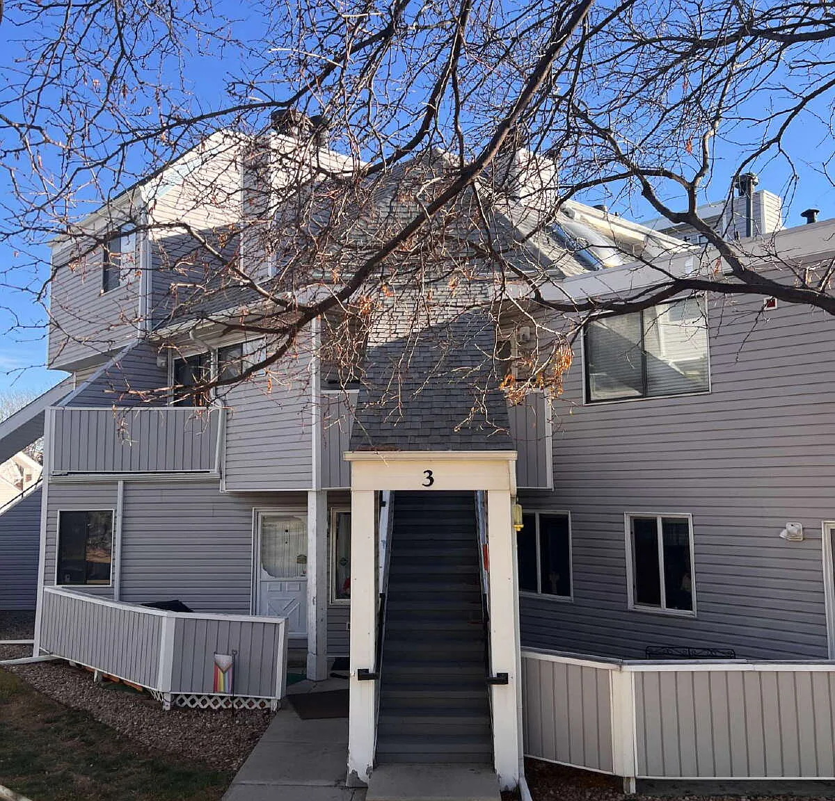 1 bed, 1.0 bath, 720 sqft, $1,300 — Photo 1