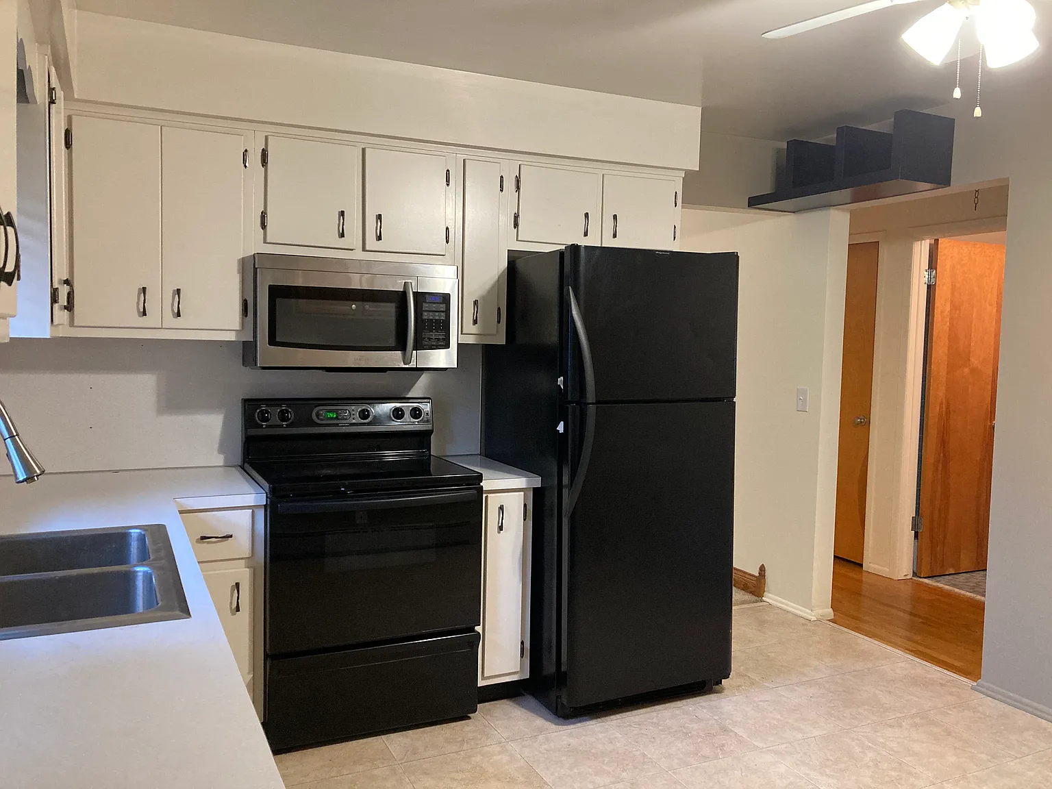 2 bed, 927 sqft, $1,325 — Photo 2