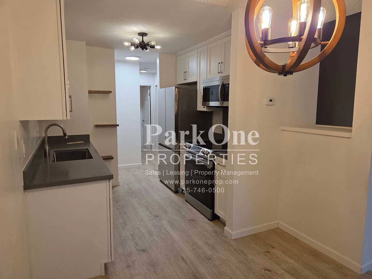 Cute Top Floor Condo With Community Pool — Photo 2