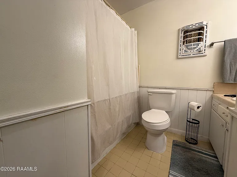 204 Winsor Dr — Photo 7
