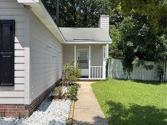3rd image of 1132 Hoke Loop Rd