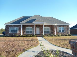 201 Azalea Ln, Headland, AL 36345