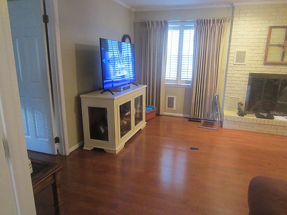 3rd image of 110 E Browder St