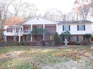 2 Huckleberry Dr, East Stroudsburg, PA 18302