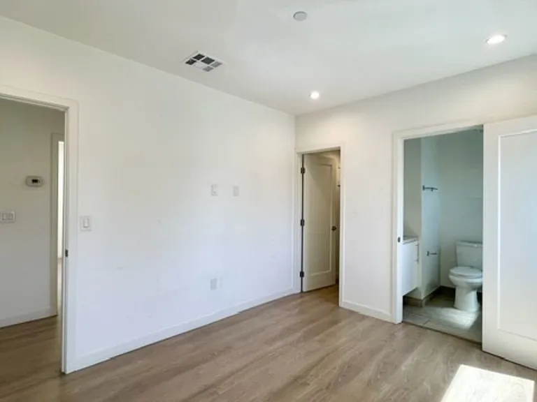 5230 Satsuma Ave — Photo 15