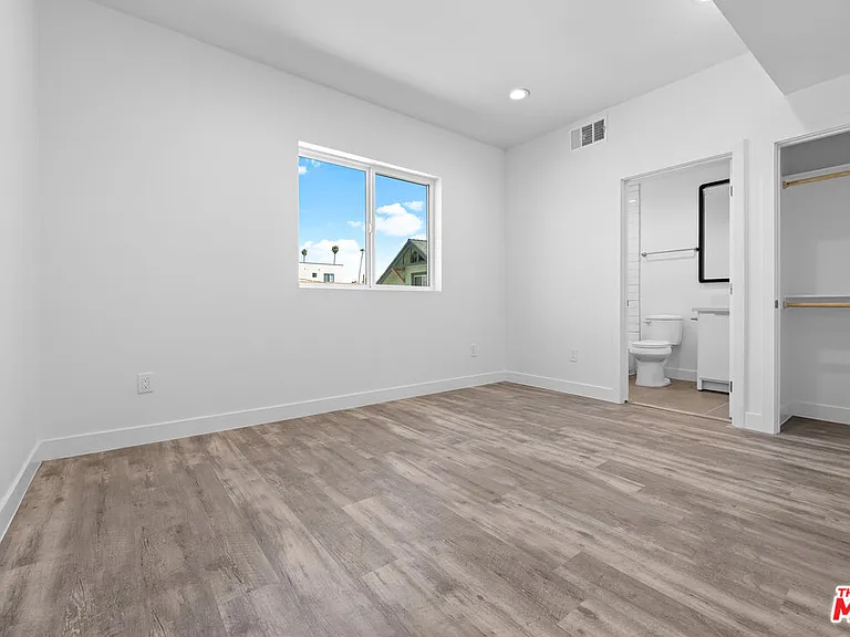 603 W 41st Pl — Photo 7