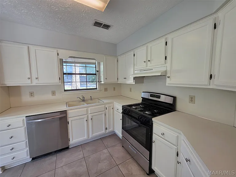 6225 Whitewater Ct — Photo 10