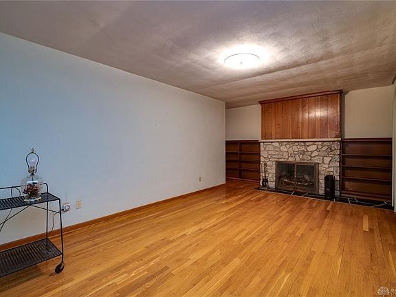 4th image of 724 Argonne Dr