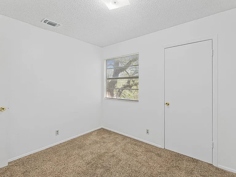 302 Algerita Dr #D — Photo 24