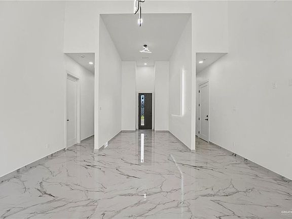 3rd image of 808 La Laguna Rd