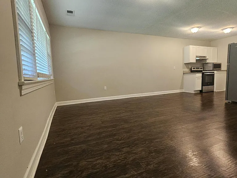 3623 Bowling Dr — Photo 2