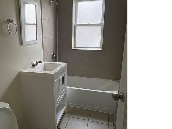 3rd image of 2516 E 78th St #1
