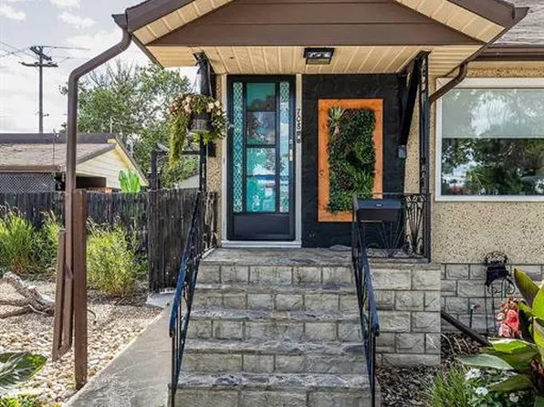 708 N Broadway Ave E, Redcliff, AB T0J 2P0