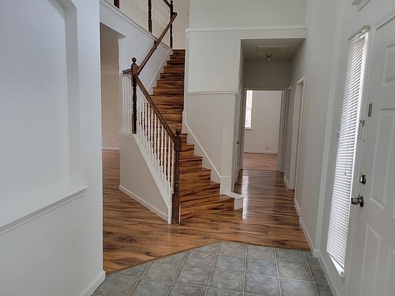 2nd image of 622 Crested Cove Dr