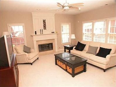 Large Open Family Room w Fireplace