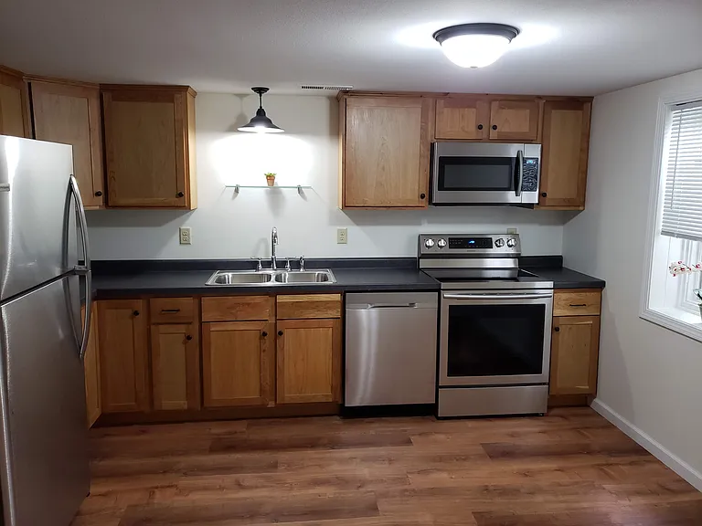 703 Grant Ave SE #B — Photo 2