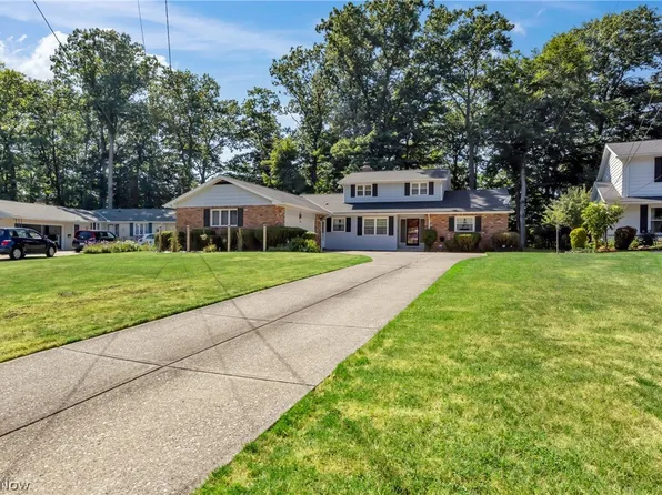 24705 Dundee Dr, Richmond Heights, OH 44143
