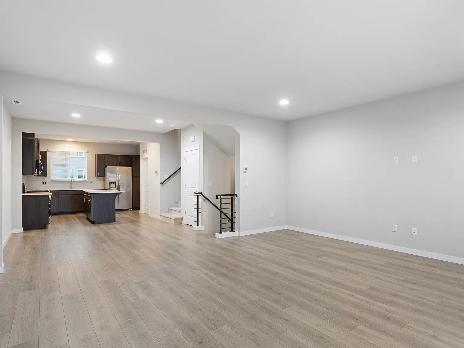 3 bed, 2.5 bath, 1804 sqft, $3,249 — Photo 3