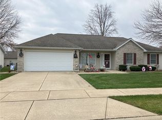 1045 W Ashwood Trl, Decatur, IL 62526