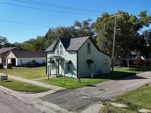 210 E 1st St, Lucas, KS 67648
