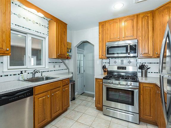 2nd image of 67 Park Ln