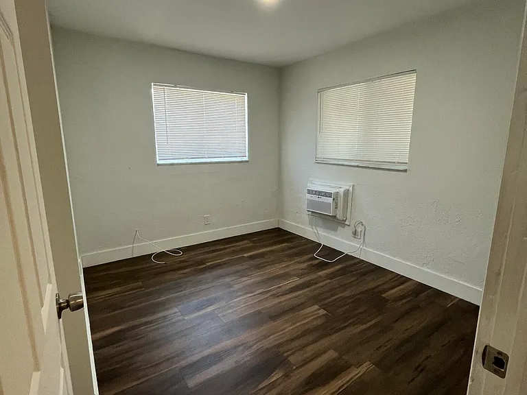 2300 NW 6th St #2 — Photo 5