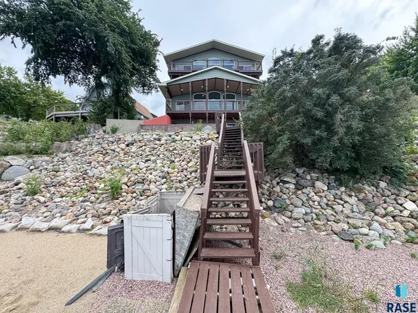 5361 S Shore Dr, Chester, SD 57016