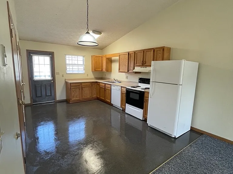 385 Grantland Dr — Photo 7