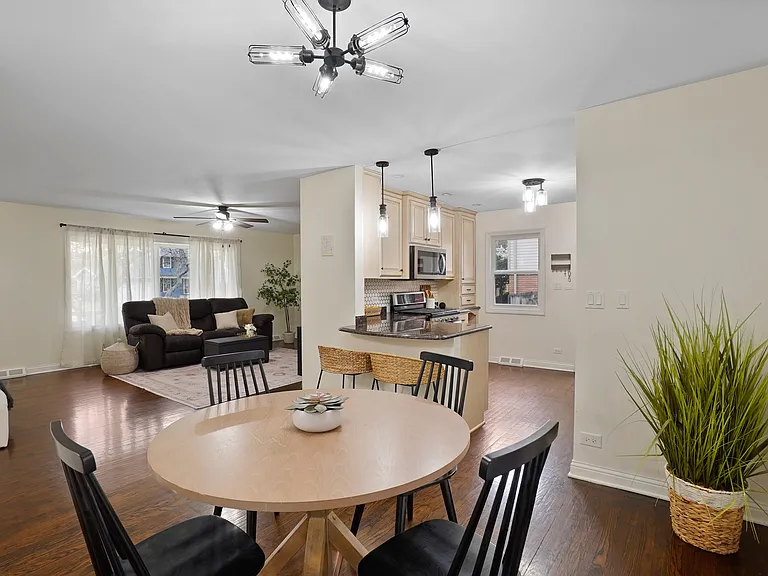 8814 Northcote Ave — Photo 6