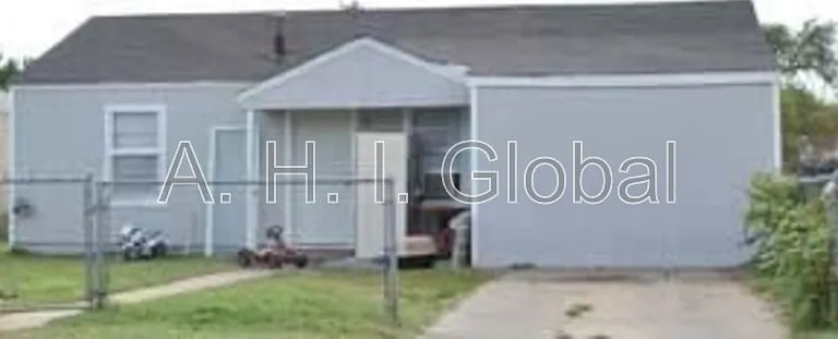 1215 N Highland St — Photo 1