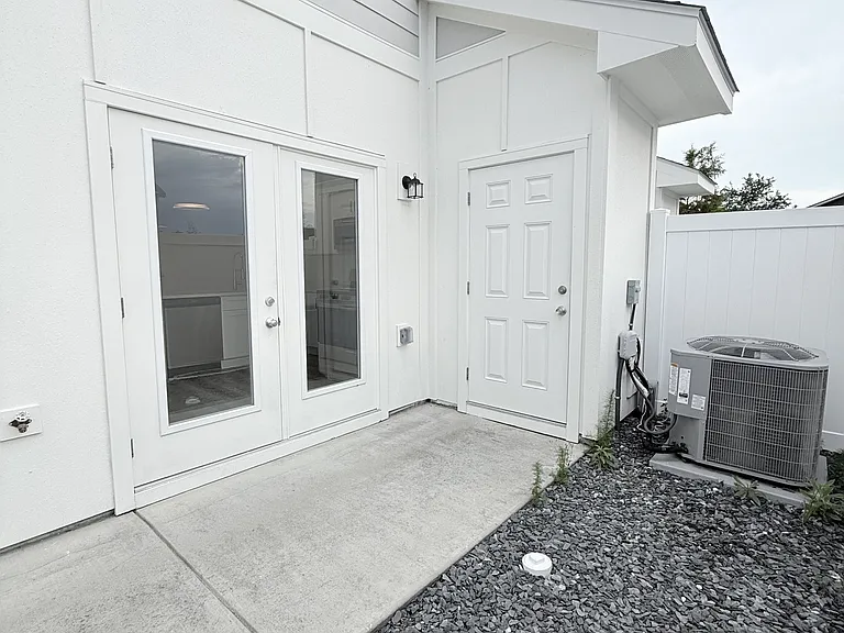 861 Maxine Ct #4B — Photo 9