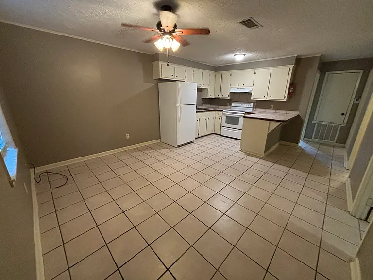 806 Maxwell Dr #2 — Photo 2
