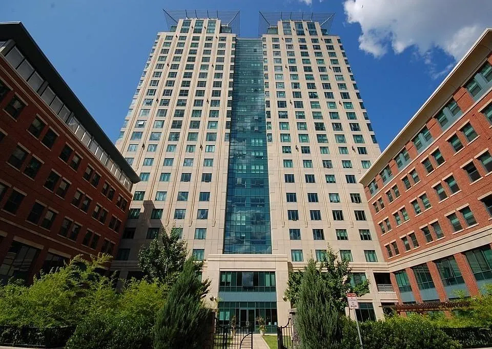 1 Nassau St #1401